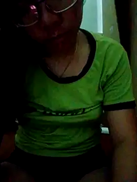 Snapshot of Horny_gelyn chatting on July 9, 2026, 5:17 pm Horny gelyn online show from July 9, 2026, 5:17 pm