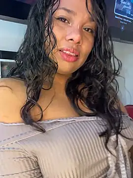 Snapshot of Rashell1_Queen chatting on July 9, 2026, 1:15 pm Rashell1 Queen online show from July 9, 2026, 1:15 pm