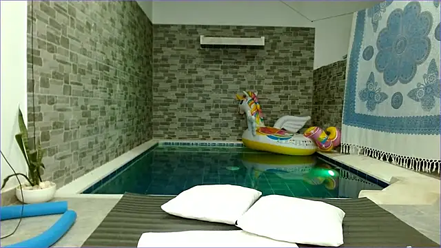 katiasupreme1 online show from February 10, 2025, 12:19 am