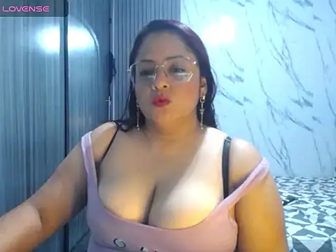 PaholaBigtits online show from July 28, 2026, 5:56 pm