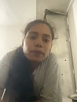 Diamond-girl143 online show from July 10, 2026, 2:41 pm