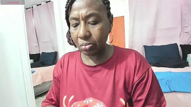 Snapshot of LupeAdams chatting on April 22, 2026, 11:56 am LupeAdams online show from April 22, 2026, 11:56 am