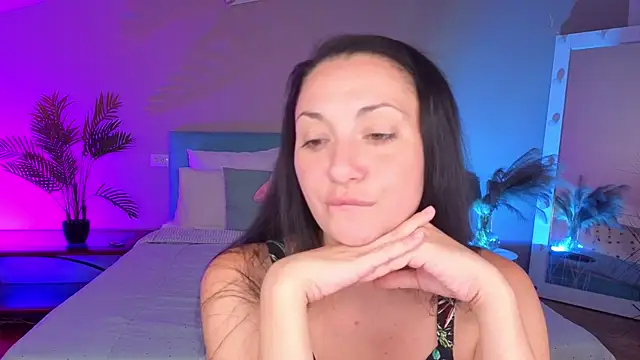 Snapshot of LadyyNoir chatting on July 15, 2026, 6:18 am LadyyNoir online show from July 15, 2026, 6:18 am