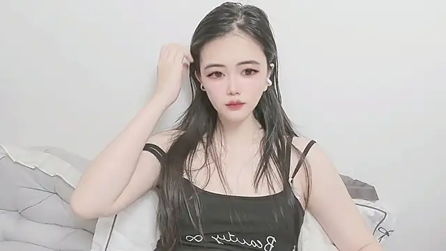 Chillgirl online show from July 15, 2026, 2:11 pm