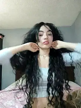 laura mon online show from August 5, 2026, 2:47 am