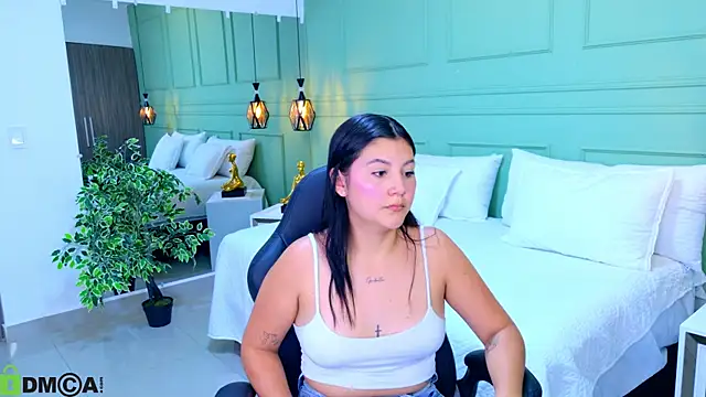 Snapshot of EMILIIA__LUXE__ chatting on July 15, 2026, 6:35 pm EMILIIA LUXE online show from July 15, 2026, 6:35 pm