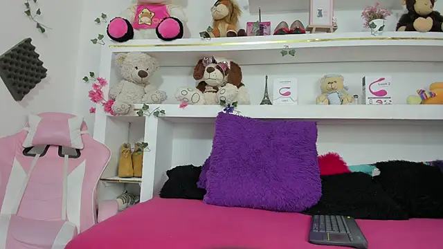 Snapshot of lucia_temptation chatting on July 15, 2026, 6:24 pm lucia temptation online show from July 15, 2026, 6:24 pm