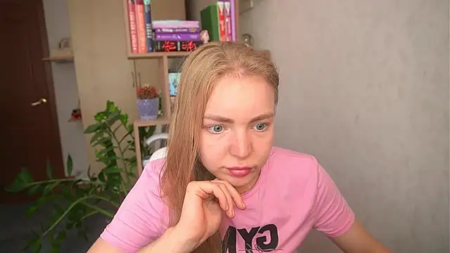 Snapshot of Emilyemmi chatting on July 20, 2026, 11:01 am Emilyemmi online show from July 20, 2026, 11:01 am