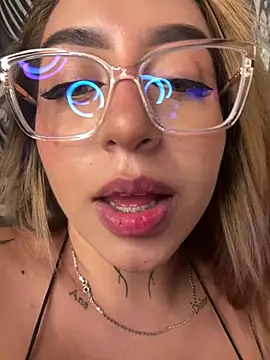 Velvet1  online show from July 17, 2026, 10:47 pm