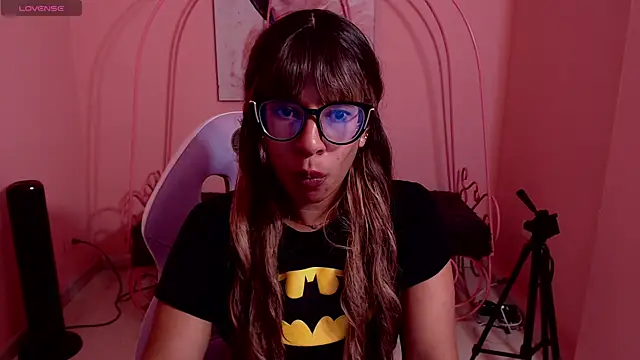Snapshot of Ariavelvett_ chatting on July 23, 2026, 7:28 am Ariavelvett online show from July 23, 2026, 7:28 am