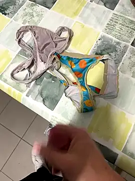 Snapshot of swissboy22 chatting on November 8, 2025, 12:00 am swissboy22 online show from November 8, 2025, 12:00 am