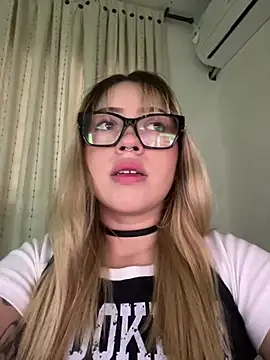 ZoeJhonson-1 online show from July 28, 2026, 11:15 pm