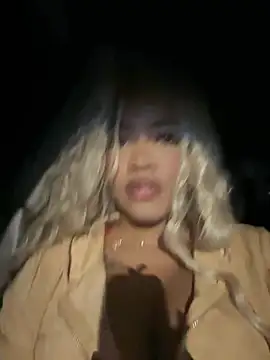riri brunnete online show from June 26, 2026, 4:28 am