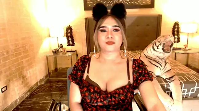 BigCumHuntersxx online show from February 5, 2025, 11:02 am