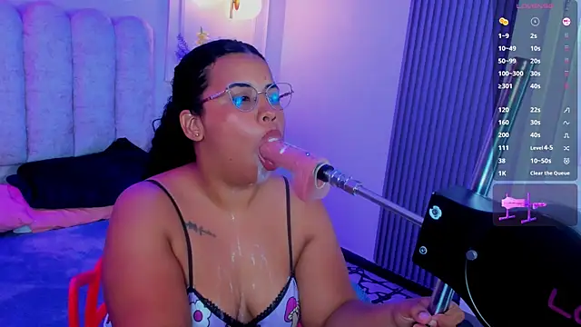 bigass brunette  online show from July 26, 2026, 4:42 am