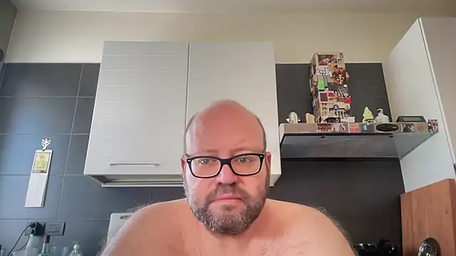 Snapshot of theitalianbear chatting on June 12, 2026, 8:46 am theitalianbear online show from June 12, 2026, 8:46 am
