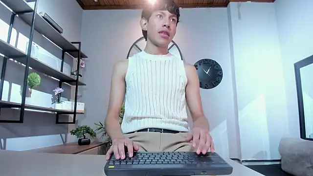 Pierre Leroy  online show from July 29, 2026, 3:48 am