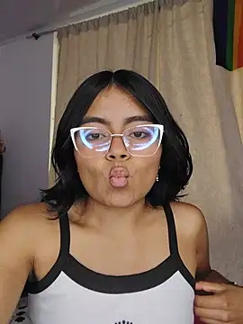MoonVanesa online show from August 2, 2026, 4:05 pm