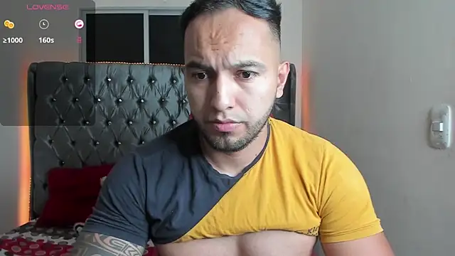 Snapshot of mrloganfuck1 chatting on June 6, 2026, 5:34 am mrloganfuck1 online show from June 6, 2026, 5:34 am