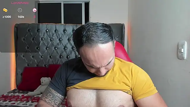 Snapshot of mrloganfuck1 chatting on June 17, 2026, 5:43 am mrloganfuck1 online show from June 17, 2026, 5:43 am