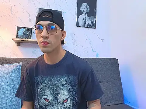 Snapshot of davison_viggian chatting on August 3, 2026, 1:49 pm davison viggian online show from August 3, 2026, 1:49 pm