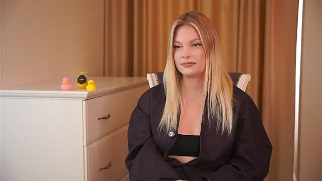 KoriHeeney online show from August 5, 2026, 9:56 am