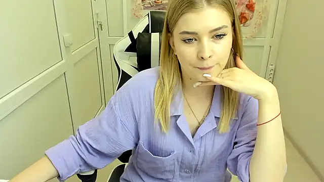 BrielleStorm online show from August 5, 2026, 6:05 am