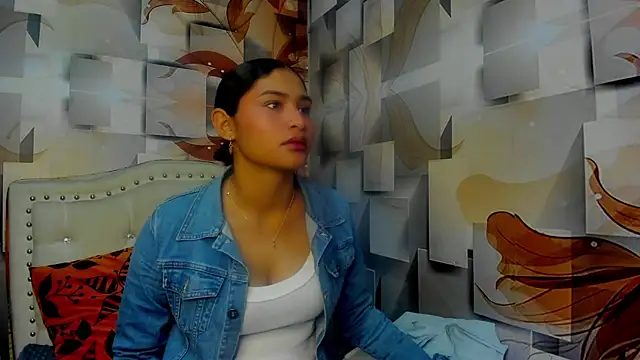 Snapshot of malaika_chalo chatting on August 3, 2026, 2:11 pm malaika chalo online show from August 3, 2026, 2:11 pm