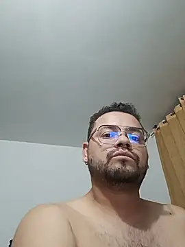LatinDG online show from August 4, 2026, 3:43 am