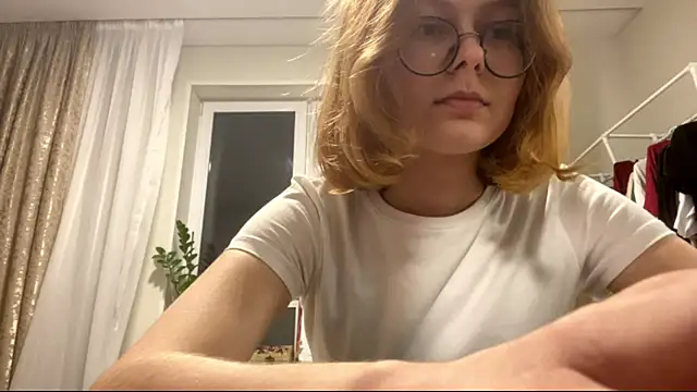 Snapshot of ViennaKiss chatting on August 9, 2026, 11:26 am ViennaKiss online show from August 9, 2026, 11:26 am