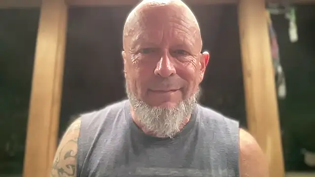 Snapshot of FitFloridaGuy chatting on August 7, 2026, 12:34 am FitFloridaGuy online show from August 7, 2026, 12:34 am
