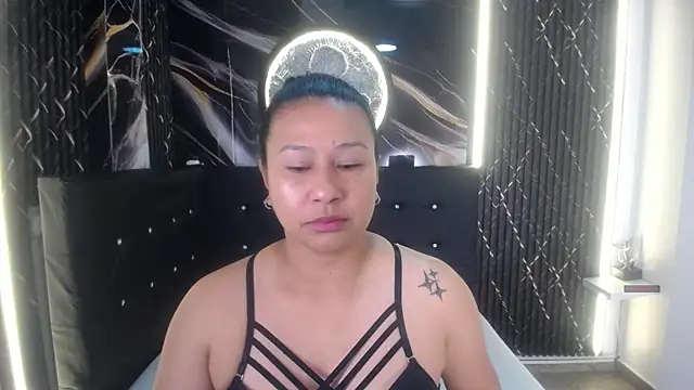 Snapshot of __Serena chatting on August 5, 2026, 1:03 pm Serena online show from August 5, 2026, 1:03 pm