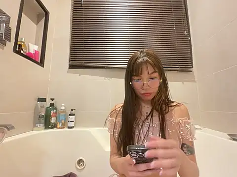 Snapshot of RENESME_E chatting on August 5, 2026, 1:52 am RENESME E online show from August 5, 2026, 1:52 am