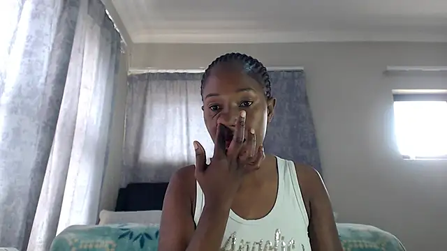 leanna23 online show from November 3, 2025, 8:48 am