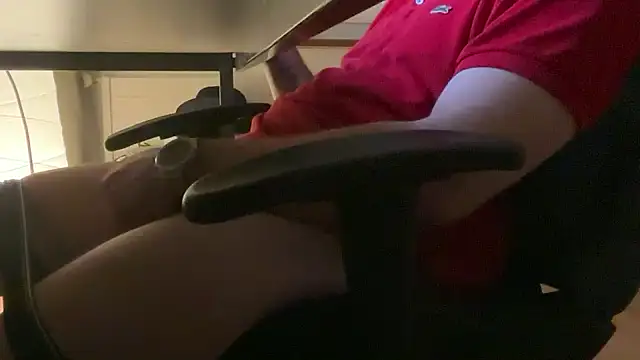 Snapshot of carlooos12 chatting on February 22, 2026, 5:33 pm carlooos12 online show from February 22, 2026, 5:33 pm