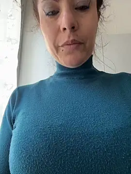 sexylenia online show from April 4, 2026, 12:57 pm