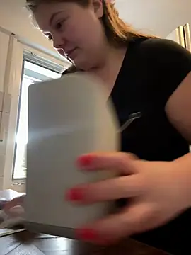 Snapshot of BootyLola chatting on December 8, 2024, 11:14 am BootyLola online show from December 8, 2024, 11:14 am