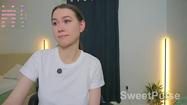 Snapshot of SweetPulse chatting on March 25, 2026, 8:48 pm SweetPulse online show from March 25, 2026, 8:48 pm