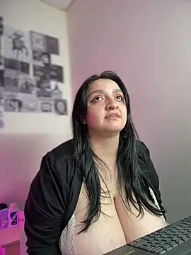 aliceayres797 online show from June 28, 2026, 4:13 pm