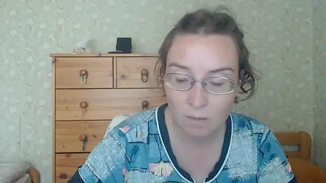 Snapshot of Smart_Rose chatting on July 7, 2026, 1:04 pm Smart Rose online show from July 7, 2026, 1:04 pm