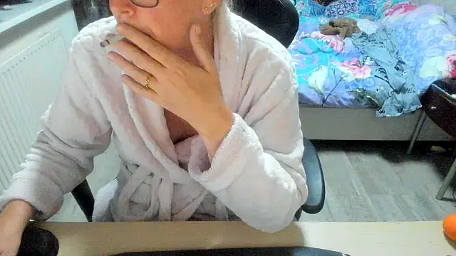 Snapshot of minoesje37 chatting on October 6, 2025, 7:11 pm minoesje37 online show from October 6, 2025, 7:11 pm