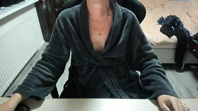 Snapshot of minoesje37 chatting on October 29, 2025, 8:32 pm minoesje37 online show from October 29, 2025, 8:32 pm