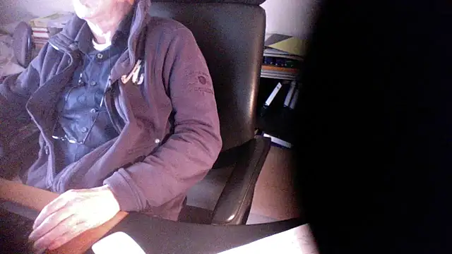 Snapshot of outlaw200 chatting on December 3, 2024, 2:05 pm outlaw200 online show from December 3, 2024, 2:05 pm