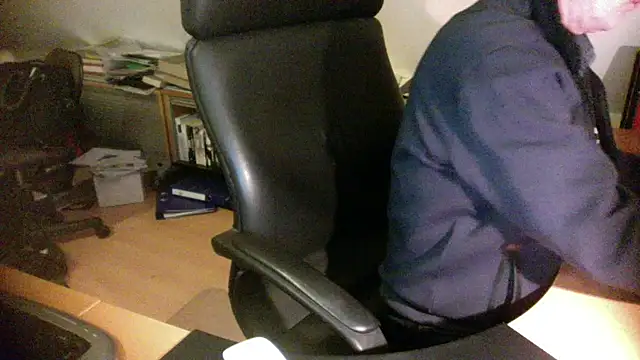 Snapshot of outlaw200 chatting on December 5, 2024, 6:22 pm outlaw200 online show from December 5, 2024, 6:22 pm