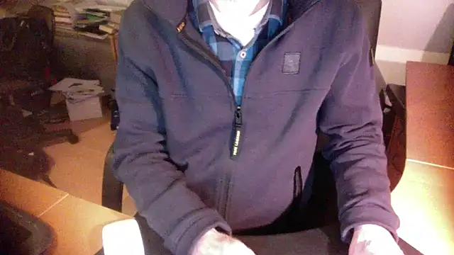 Snapshot of outlaw200 chatting on December 6, 2024, 7:34 pm outlaw200 online show from December 6, 2024, 7:34 pm