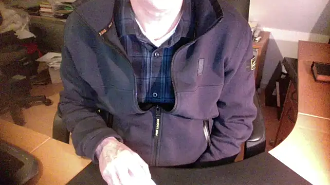 Snapshot of outlaw200 chatting on December 16, 2024, 7:32 pm outlaw200 online show from December 16, 2024, 7:32 pm