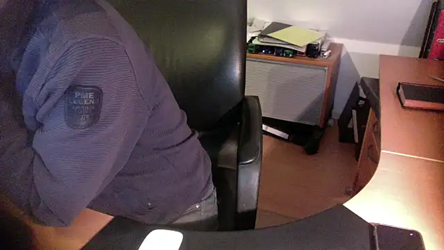 Snapshot of outlaw200 chatting on December 17, 2024, 7:59 pm outlaw200 online show from December 17, 2024, 7:59 pm