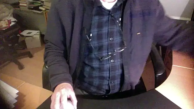 Snapshot of outlaw200 chatting on December 22, 2024, 3:55 pm outlaw200 online show from December 22, 2024, 3:55 pm