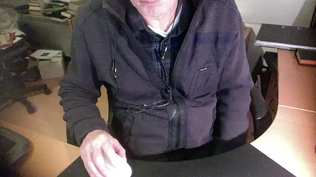 Snapshot of outlaw200 chatting on December 23, 2024, 6:48 pm outlaw200 online show from December 23, 2024, 6:48 pm