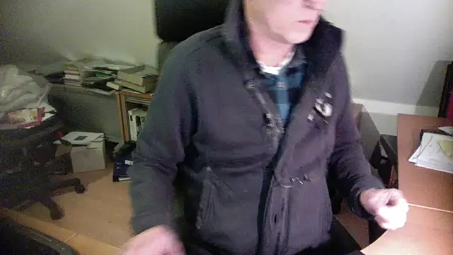 Snapshot of outlaw200 chatting on December 24, 2024, 3:47 pm outlaw200 online show from December 24, 2024, 3:47 pm